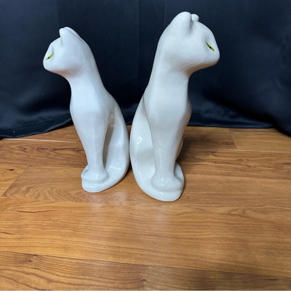 Vintage Mid Century White Ceramic Cat Figurines Green Eyes Pair Couple Statues - Picture 10 of 11